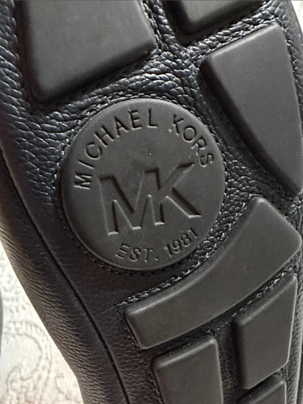 Michael Kors Size 9 NAVY Pebble Leather Square-Toe Flats with Silver Logo Accent